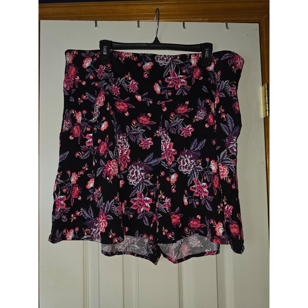 Torrid Size 2 18 20 Shorts Floral Summer
